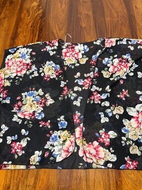 Color Swatch Black Floral Kimono Cover-Up M